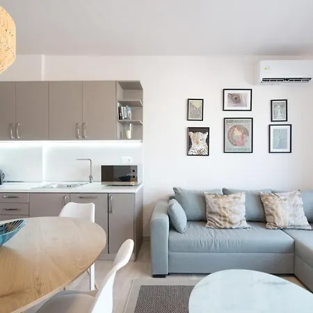 Daphne By Halu! : Downtown Family Penthouse Apartament