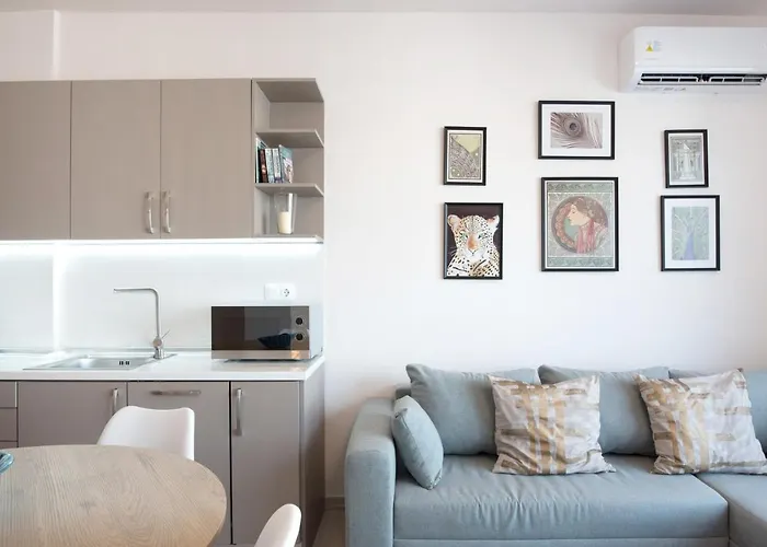 Daphne By Halu! : Downtown Family Penthouse *